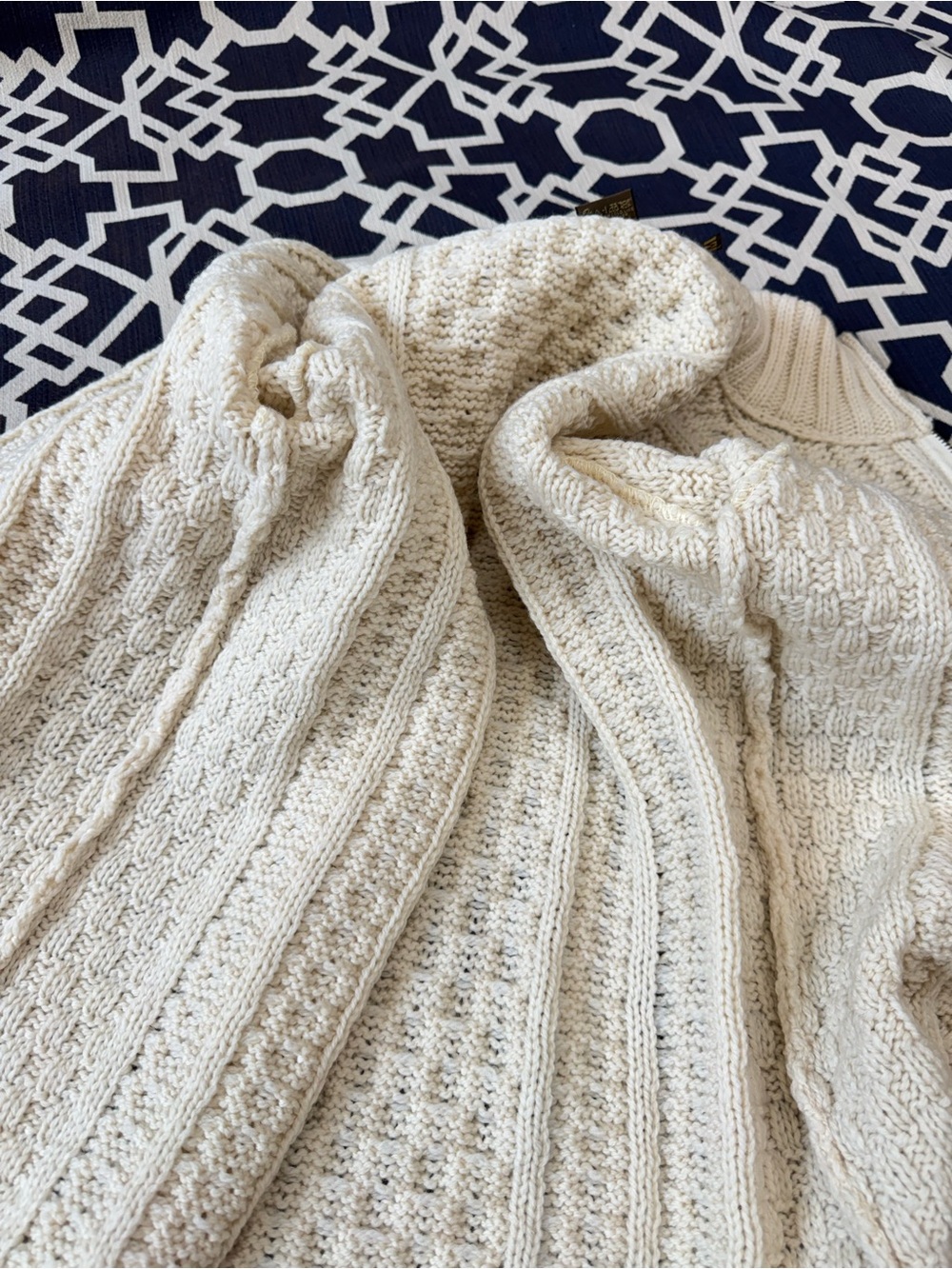 Inis Crafts Irish Aran Cable Knit Fisherman Cardigan Cream Merino Wool Zip Sz M - Picture 14 of 15